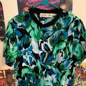 Kenos H&M staff t-shirt